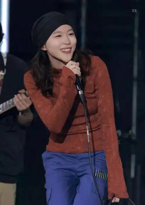 气质碾压王菲,而且时尚感很强!_照片_时候_显得