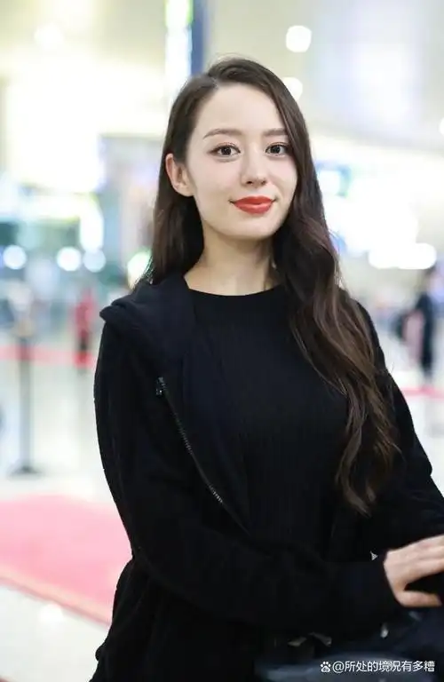 吉娜爱丽丝现身上海机场,魔鬼身材天使脸蛋,好嫉妒钢琴家郎朗!