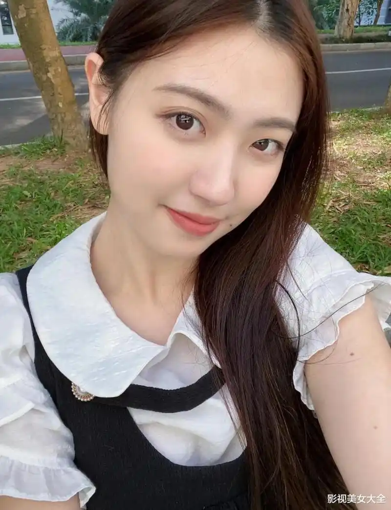 表姐的闺蜜是空姐,今年29岁还单身,圆脸浓眉大眼高颜值气质型美女