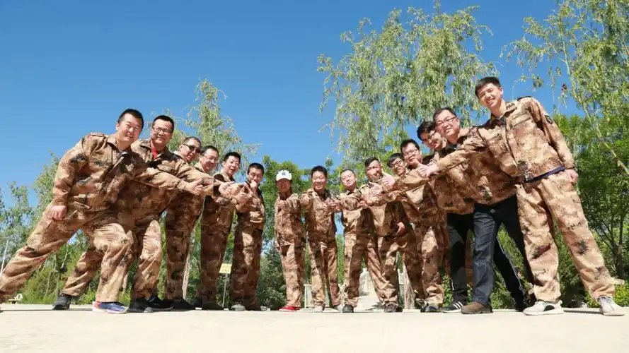 红队集体喊口号