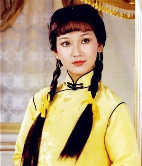 同样演冯程程把赵雅芝和孙俪放在一起对比差距就出来了