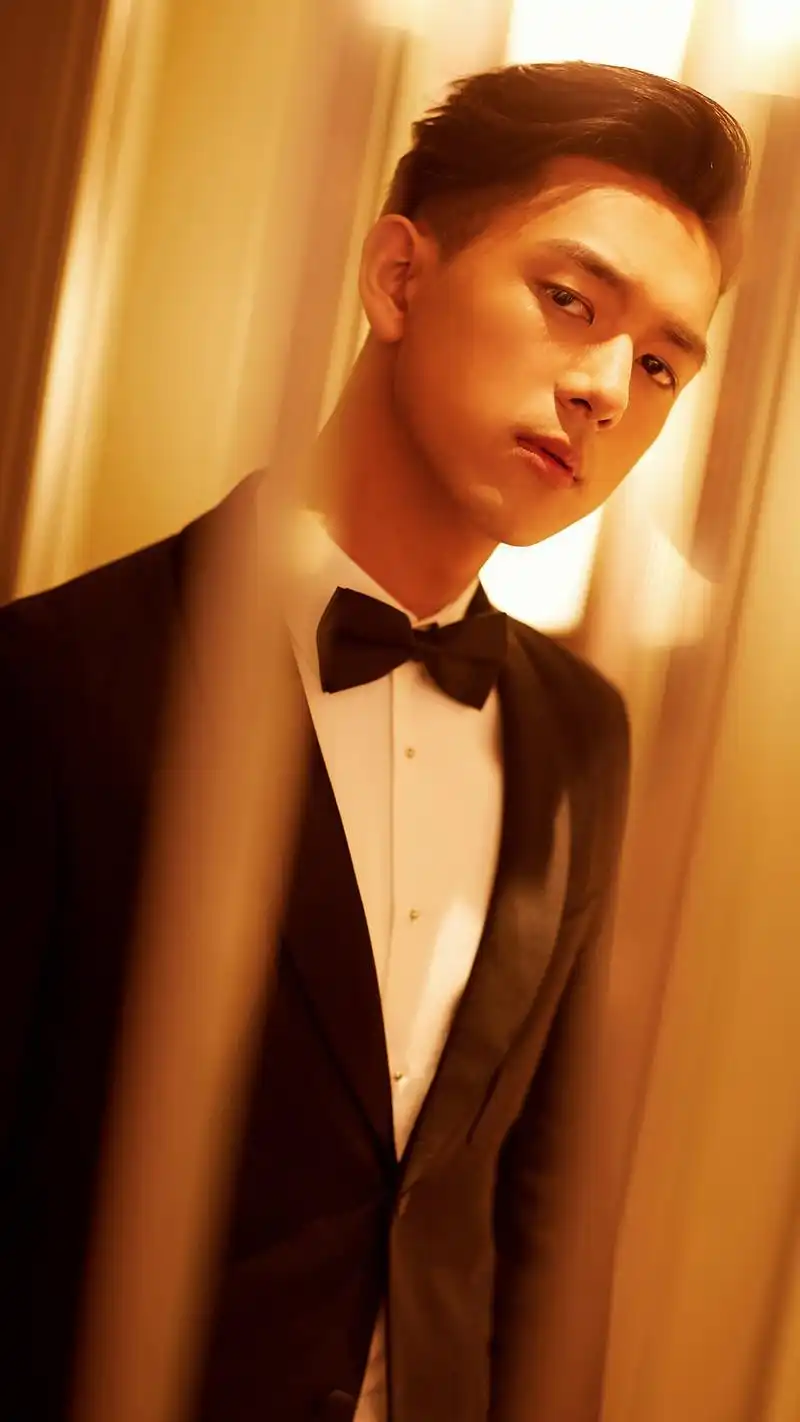 首页 手机壁纸 明星 李现高冷帅气手机壁纸图片