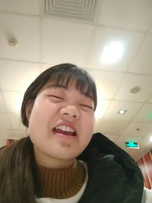 敢不敢把你觉得你照片里最丑的一张自拍或是他拍放上来让大家看一下