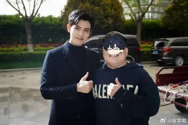 陈飞宇献鱼剧组合影,好帅啊#献鱼