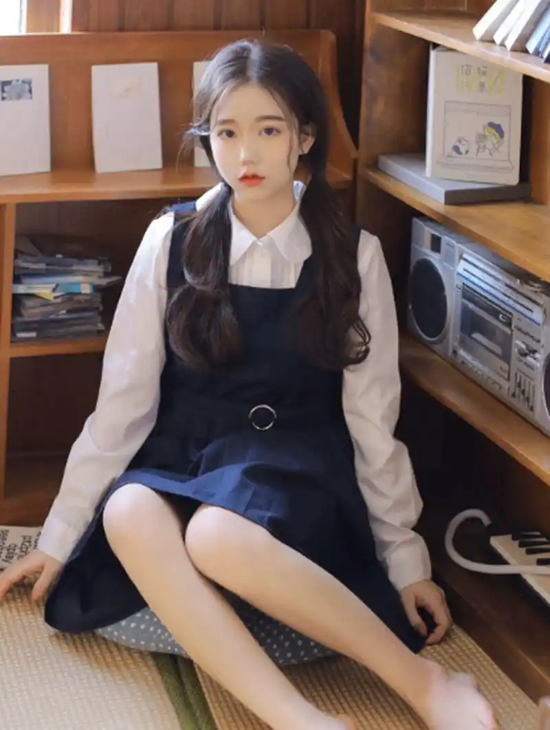 日系jk少女居家写真～ 96jk制服和双马尾搭配在一起,清纯的女大学生