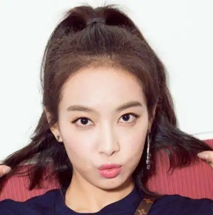 半扎马尾怎么不下垂 五款漂亮半扎马尾来示范_马尾辫发型_西子美发网