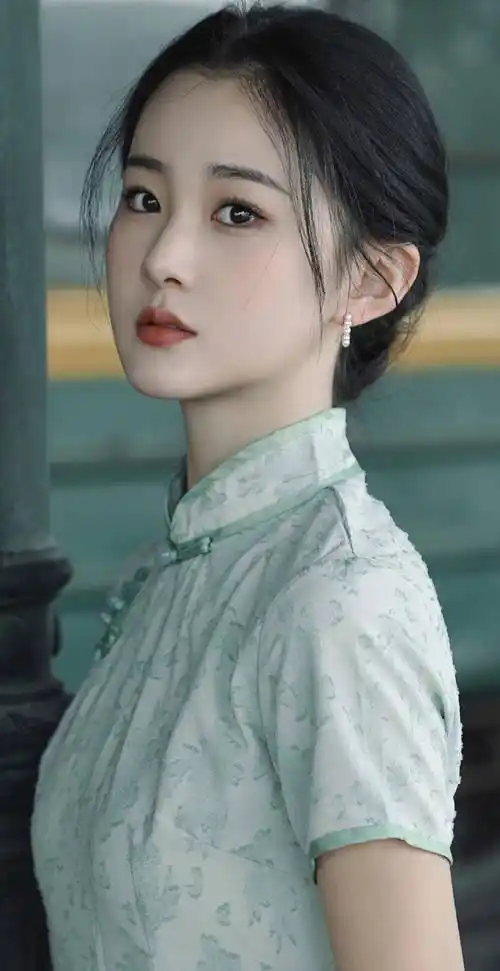 邵羽柒民国写真,身穿天蓝色旗袍,俏丽娇嫩,清新可人_职场_时尚_作品