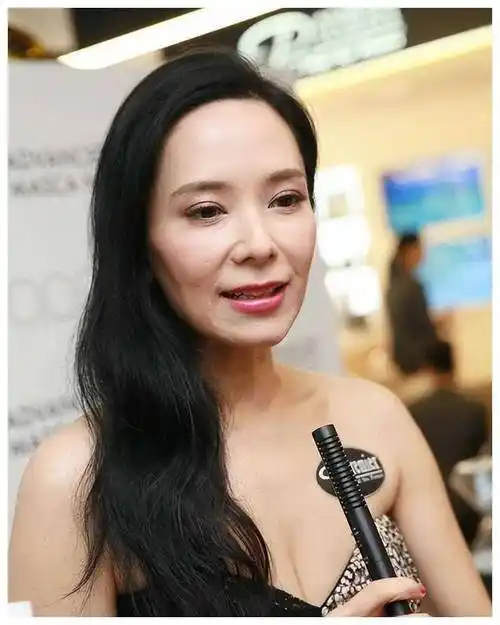 港姐郭羡妮拒绝豪门选择河南小伙现状证实杨幂言之准确