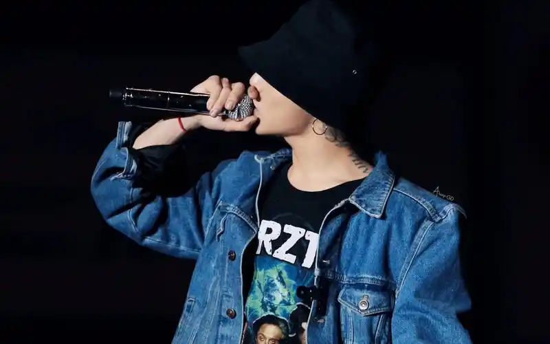 2017权志龙新专辑回归帅气高清桌面壁纸