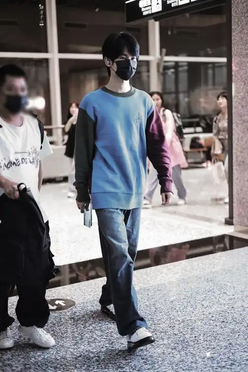 张真源顺毛机场照