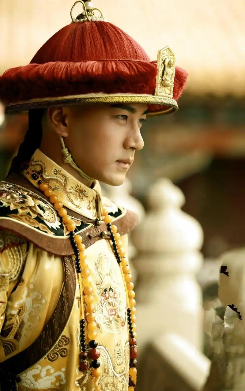 康熙贵为清朝的皇帝,为何却对明朝的暴君朱元璋行三拜九叩之礼?