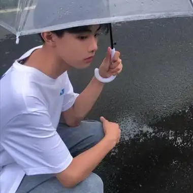 高清帅气男生同一个人多张头像图片