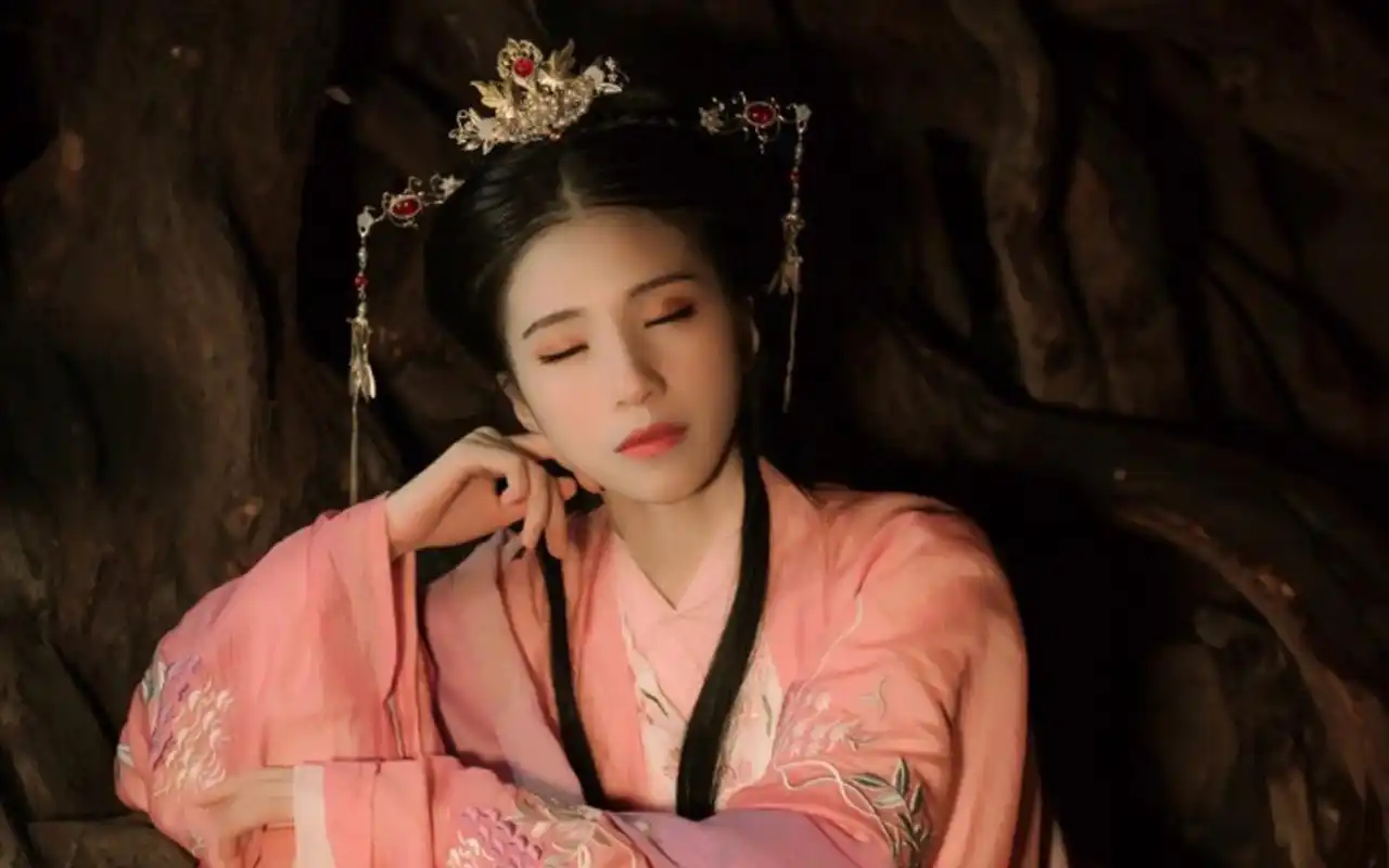 古风美女梦幻写真高清图片桌面壁纸