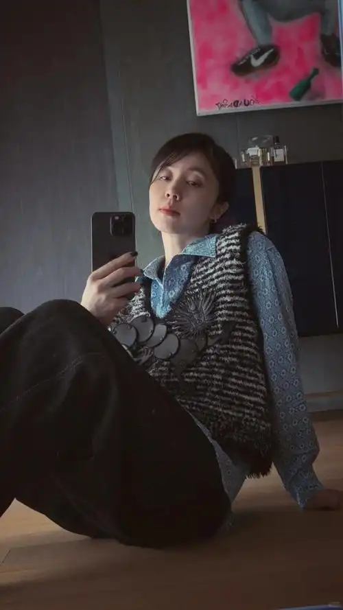 黄磊老婆47岁了,不化妆不医美,自然老去 这才是中年女人真实模样