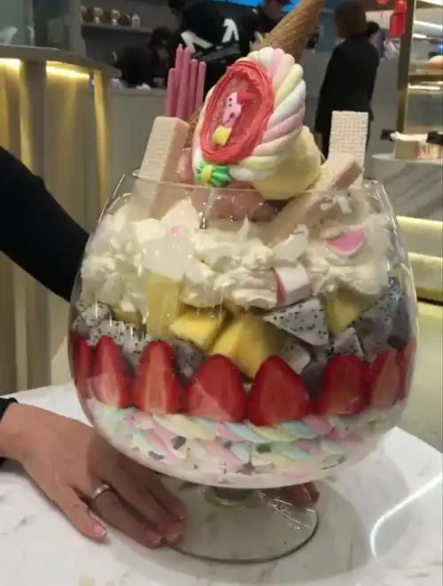 超级超级大份的冰淇淋杯