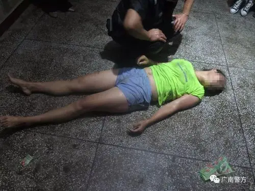 广南警方及时救助一名轻生女子
