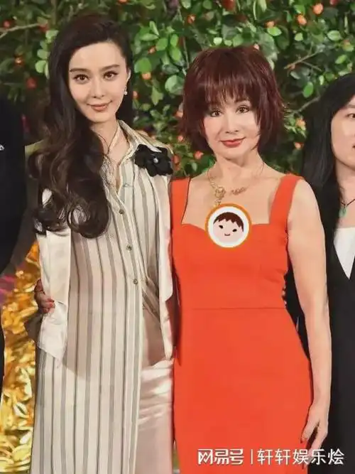 74岁潘迎紫太年轻了和范冰冰同框一点儿不显老