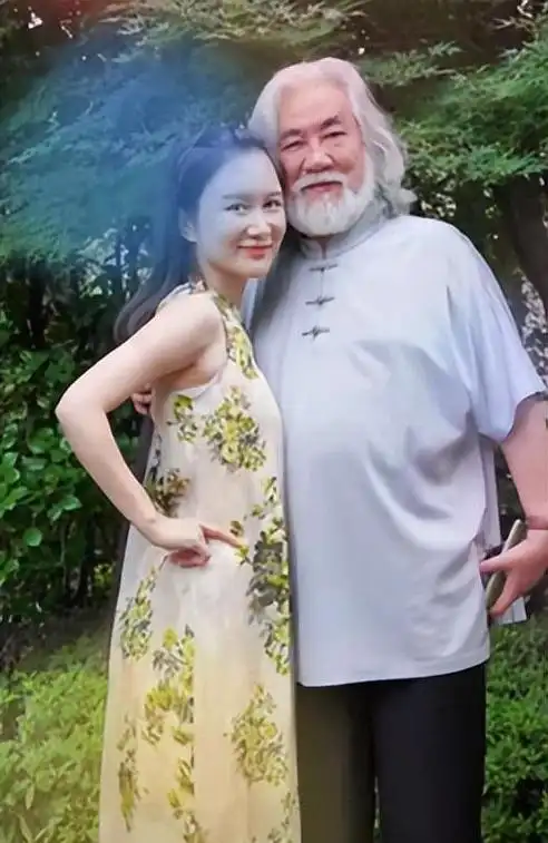 张纪中比娇妻大小31岁,她专挑大龄成功男士动手,是真心相爱?