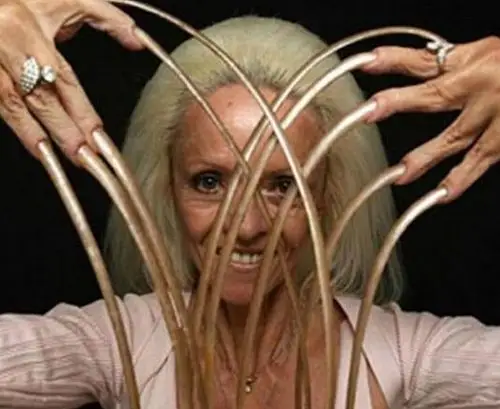 全球最长的手指甲 长度达到7米(组图)