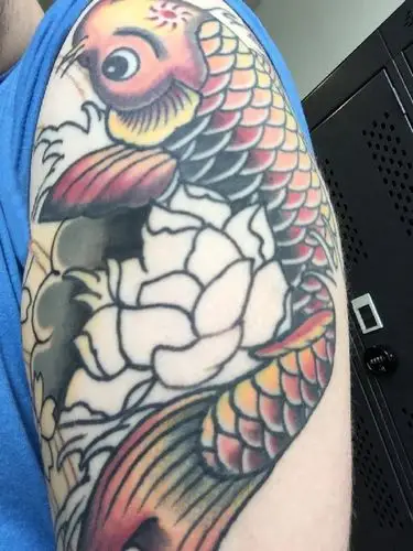 鲤鱼纹身男生手臂上鲤鱼纹身图案