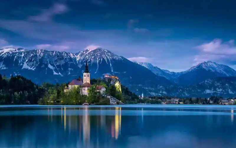 布莱德湖唯美风景桌面壁纸