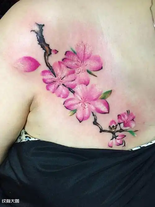 桃花纹身