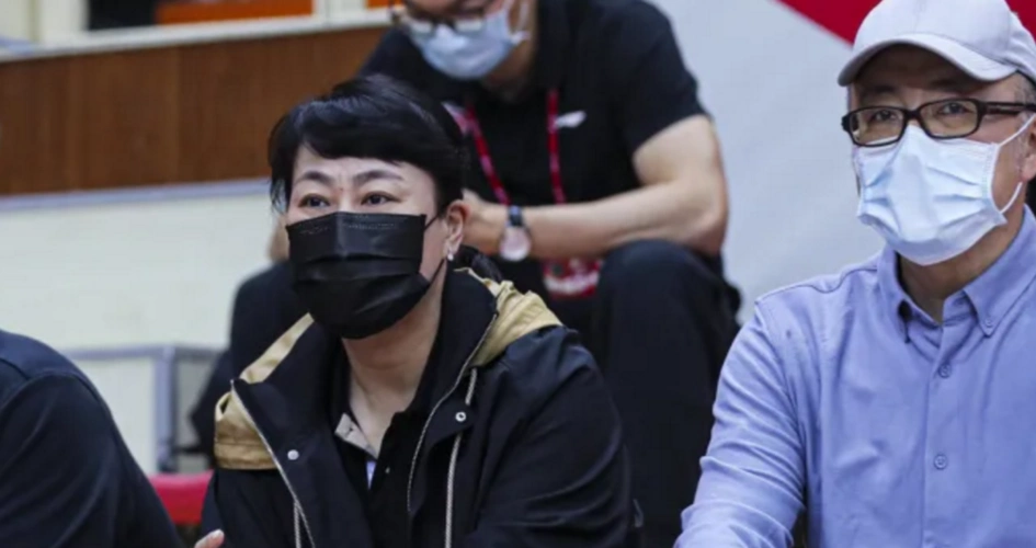 第一条消息:熟悉中国女篮的球迷应该都对王芳这个名字不陌生,在上个