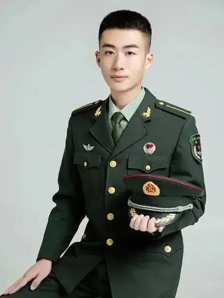 军校兵哥来吧,展示具体效果怎么样气质才能拿捏得住只有这个发型新