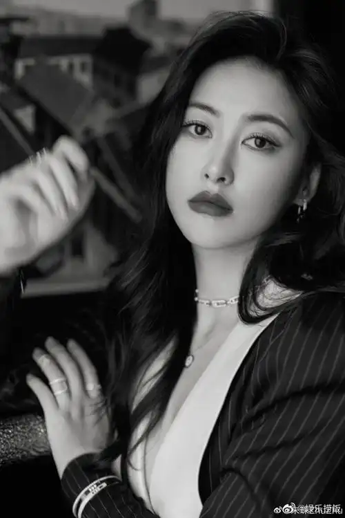 朱珠分享精修图