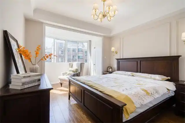 美式三室装修效果图 奶咖色的墙漆好治愈呀