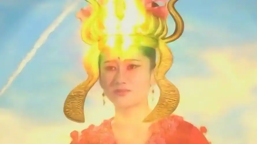 火灵圣母为获得火神大位,死后竟偷取金霞冠,暗中送给姜子牙!