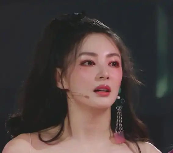 头像乘风破浪的绮绮子张雨绮第一弹