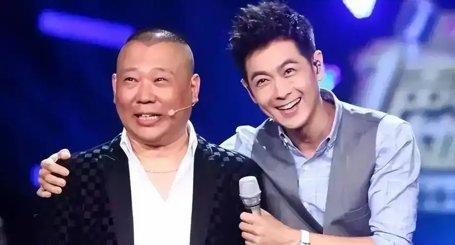 郭德纲却历经沧桑像大叔,林志颖风华正茂像小伙_时候_老年_年龄