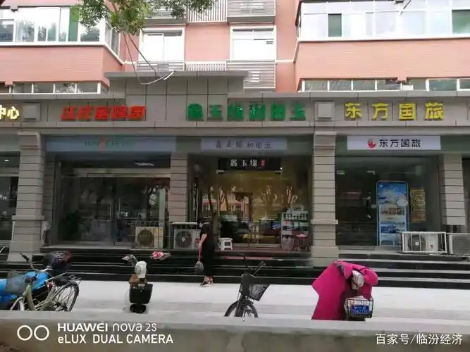 临汾向阳路上的门头换新太随意?这些个体商户有话说