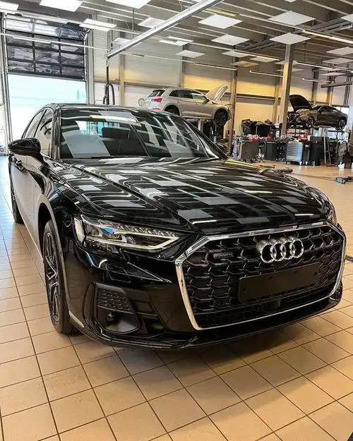 气场强大!首台新款奥迪a8进店,竞争s级,豪华配置 四驱,真霸气