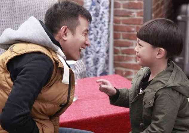 怎样看待《小爸爸》中夏天找自己父亲的行为?