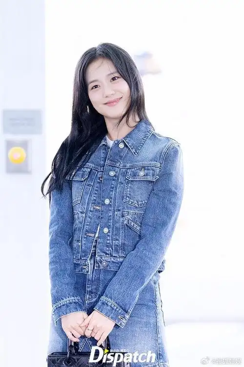 金智秀牛仔套裙##金智秀时装周出发图##巴黎时装周