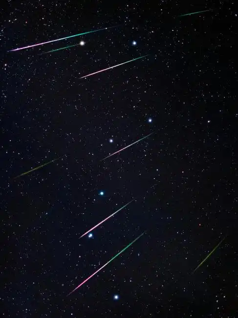 关键词:流星流星雨深夜星空图片说明:流星图片