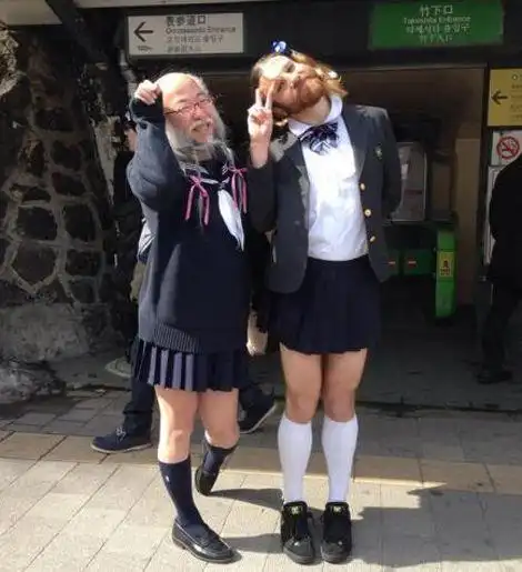 大叔扮美少女走红 网友:大胡子叔叔画风太美不敢看