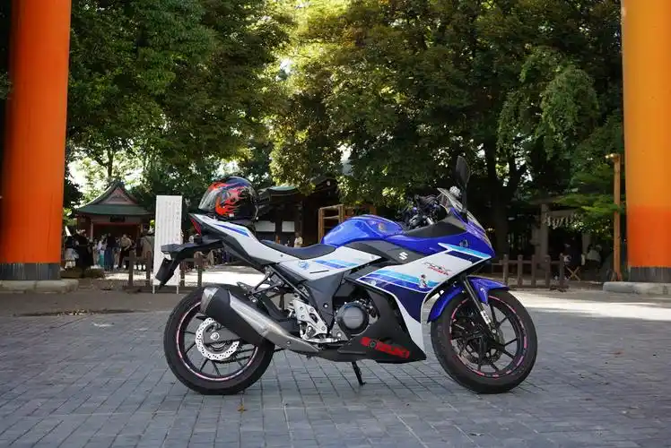 铃木gsx-r250摩托车