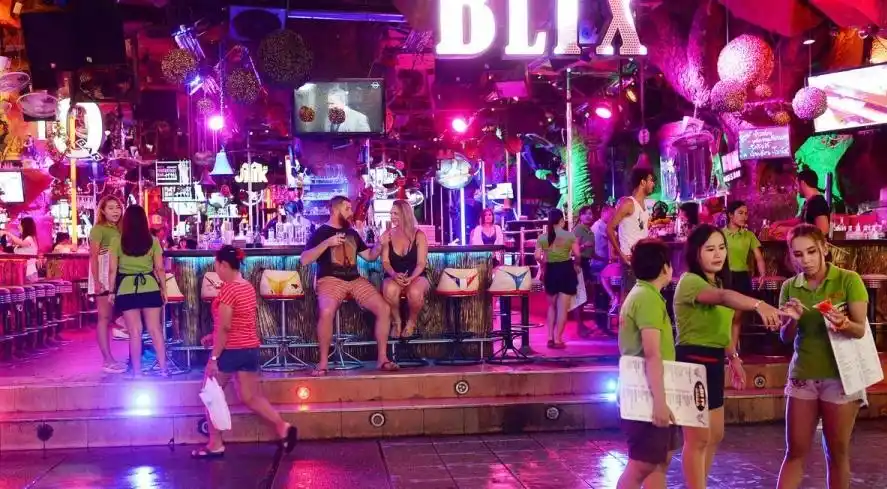 实拍泰国红灯区的纸醉金迷