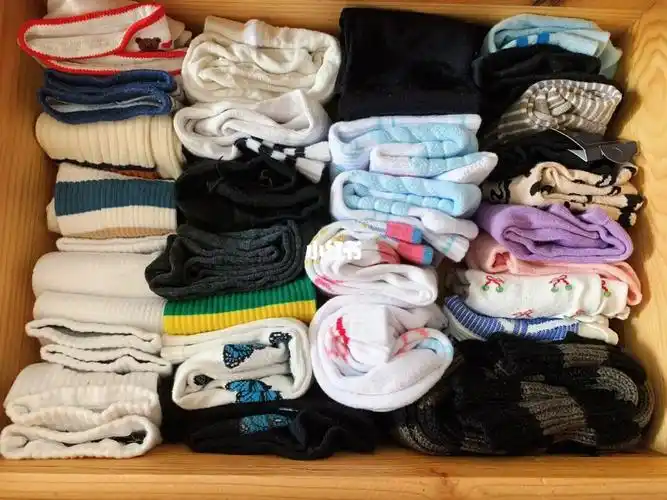 闲着没事把一堆袜子整了整  手艺不行  图个整齐#袜子  #我的收纳分享