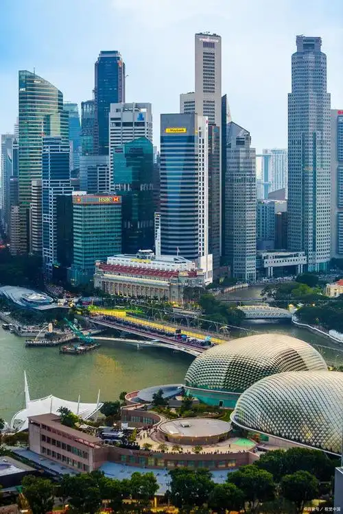 新加坡是一个位于东南亚的岛国,也是一个城市国家,首都新加坡.