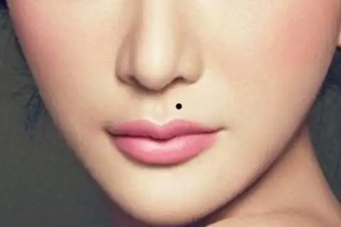 人中有痣的女人命好吗(1)女人人中有痣子女运势差女人人中有痣的话