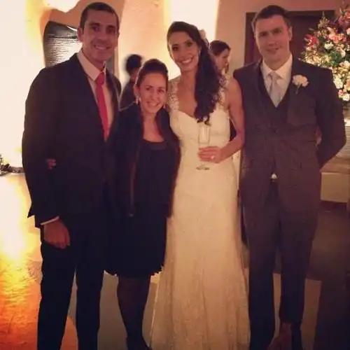 巴西女排美女谢拉婚礼 法比亚娜领衔伴娘团(图)