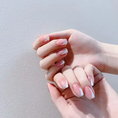 分享美甲夏天纯玉法式