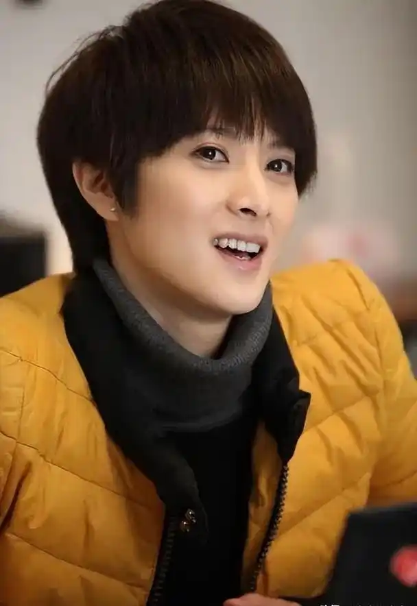 隋俊波:错过靳东,转身嫁给父亲看准的女婿,43岁被婆家宠成公主