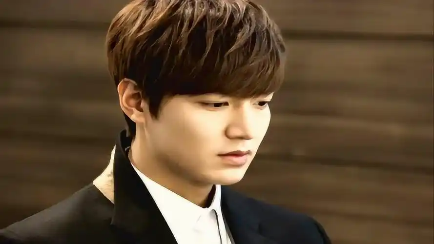 韩国姓李的4位男星李钟硕超暖李敏镐火遍全亚洲他辨识度超高