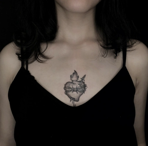 女生胸口纹身图案大全性感神秘的胸部纹身4