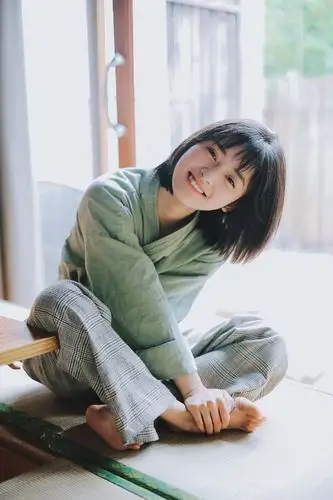 大眼萌妹沈月日系唯美写真